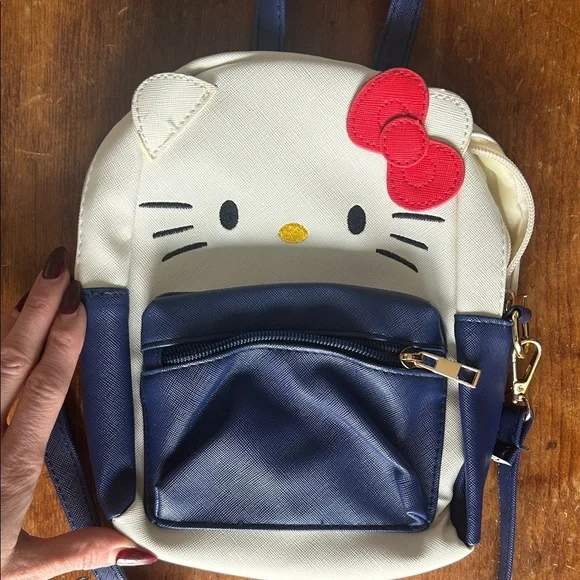 Hello Kitty Convertible Backpack/Purse - Picture 6 of 6